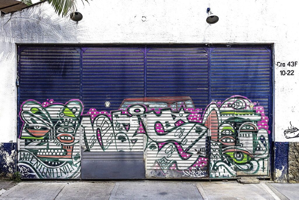 como quitar grafitis en la pared