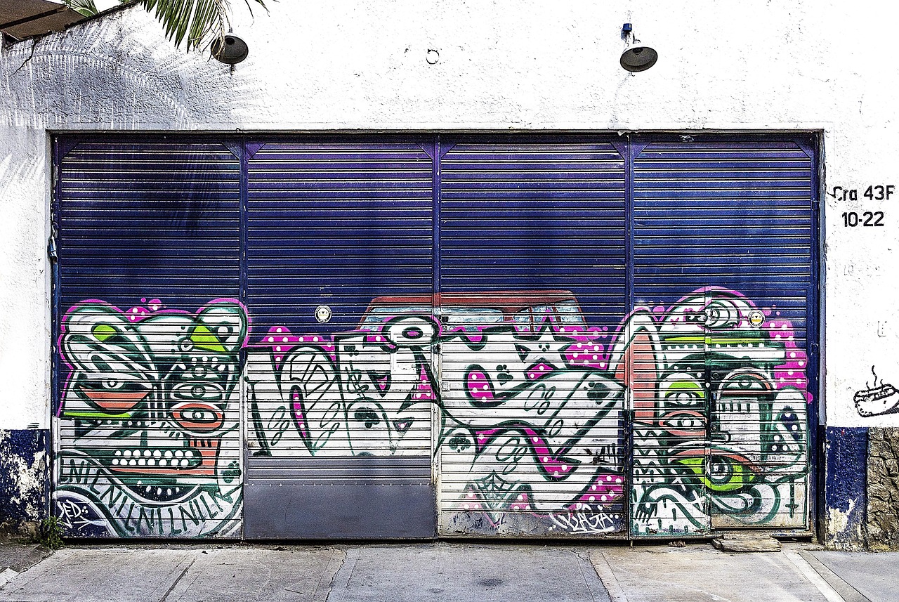 como quitar grafitis en la pared